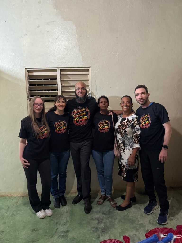 Sacando Sonrisas para Cristo